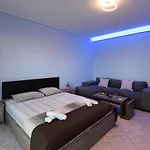 Seafrontgardenhouse