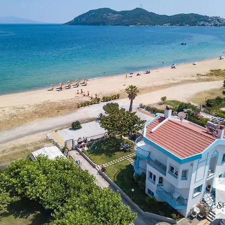 Seafrontgardenhouse Apartment