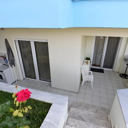 Seafrontgardenhouse Apartment